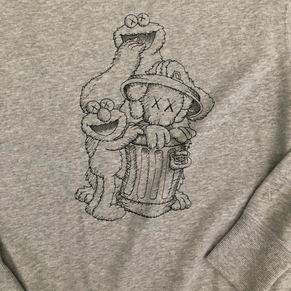 Uniqlo/ Kaws Sesame Street Collaboration Unisex - Picture 2 of 8